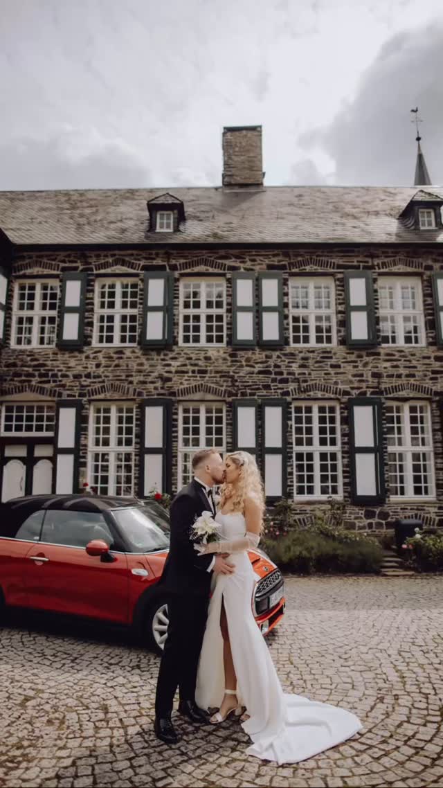 Gestern durften wir eine standesamtliche Hochzeit begleiten in der Burg Holtzbrinck in Altena. Ein wirklich schöner Tag mit vielen Highlights. #hochzeit #hochzeit2025 #melanieandandreas #mendenfotograf #sauerlandhochzeitsfotografen #burgholtzbrinck